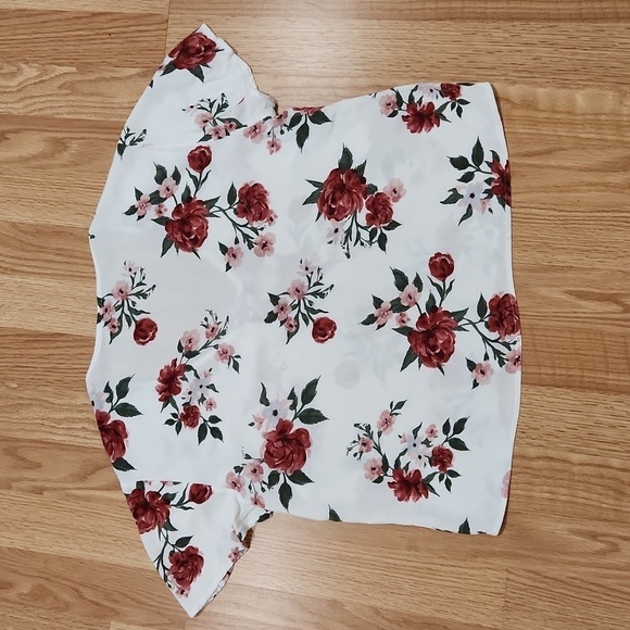 Kendall and Kylie crop floral lace up vneck blouse size medium - Picture 7 of 9